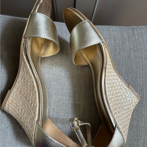 Lilly Pulitzer Bridgette Gold Metallic Wedge sz 8.5 - Picture 10 of 11